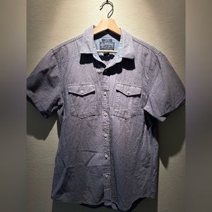 Men’s short sleeve button down shirt!